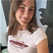 Hola! Mis lenguas maternas son el francés y el español y estudio en inglés. Puedo dar clases a niños tanto como a adultos